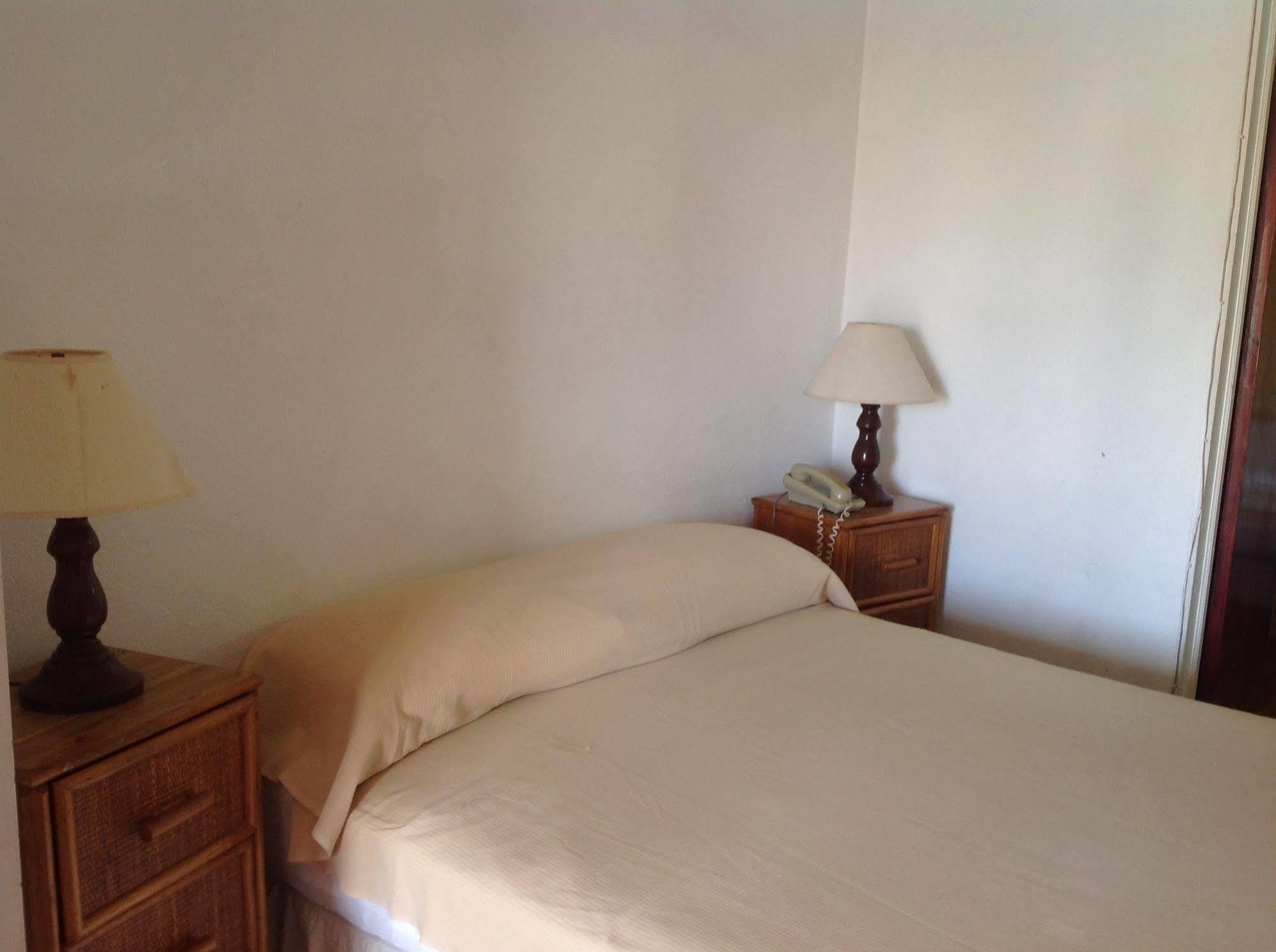Carib Blue Apartments Oistins Bagian luar foto