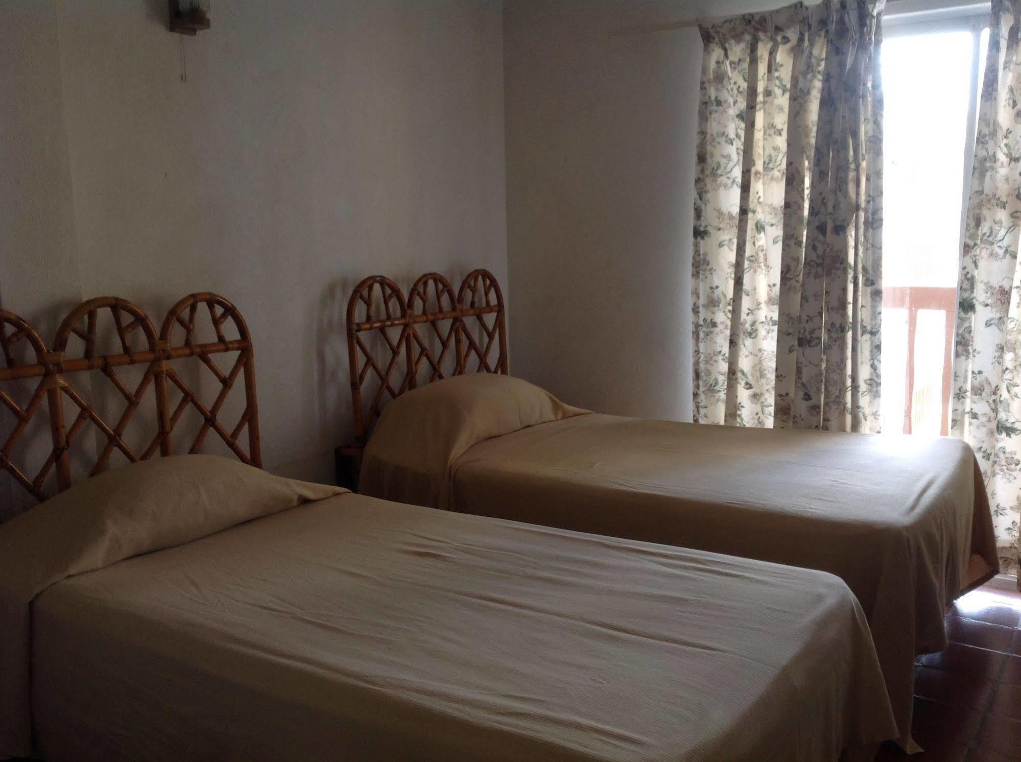 Carib Blue Apartments Oistins Bagian luar foto