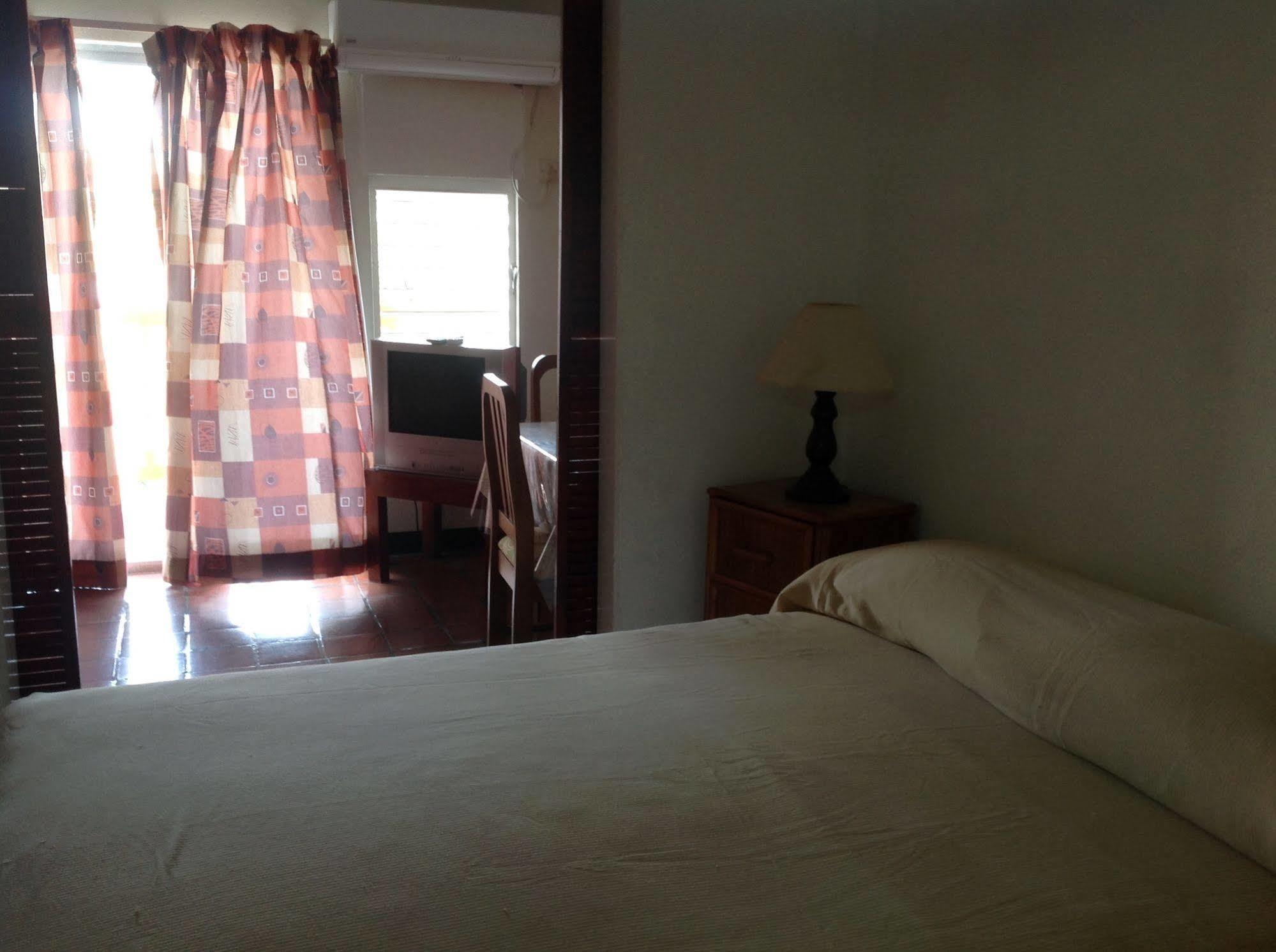 Carib Blue Apartments Oistins Bagian luar foto