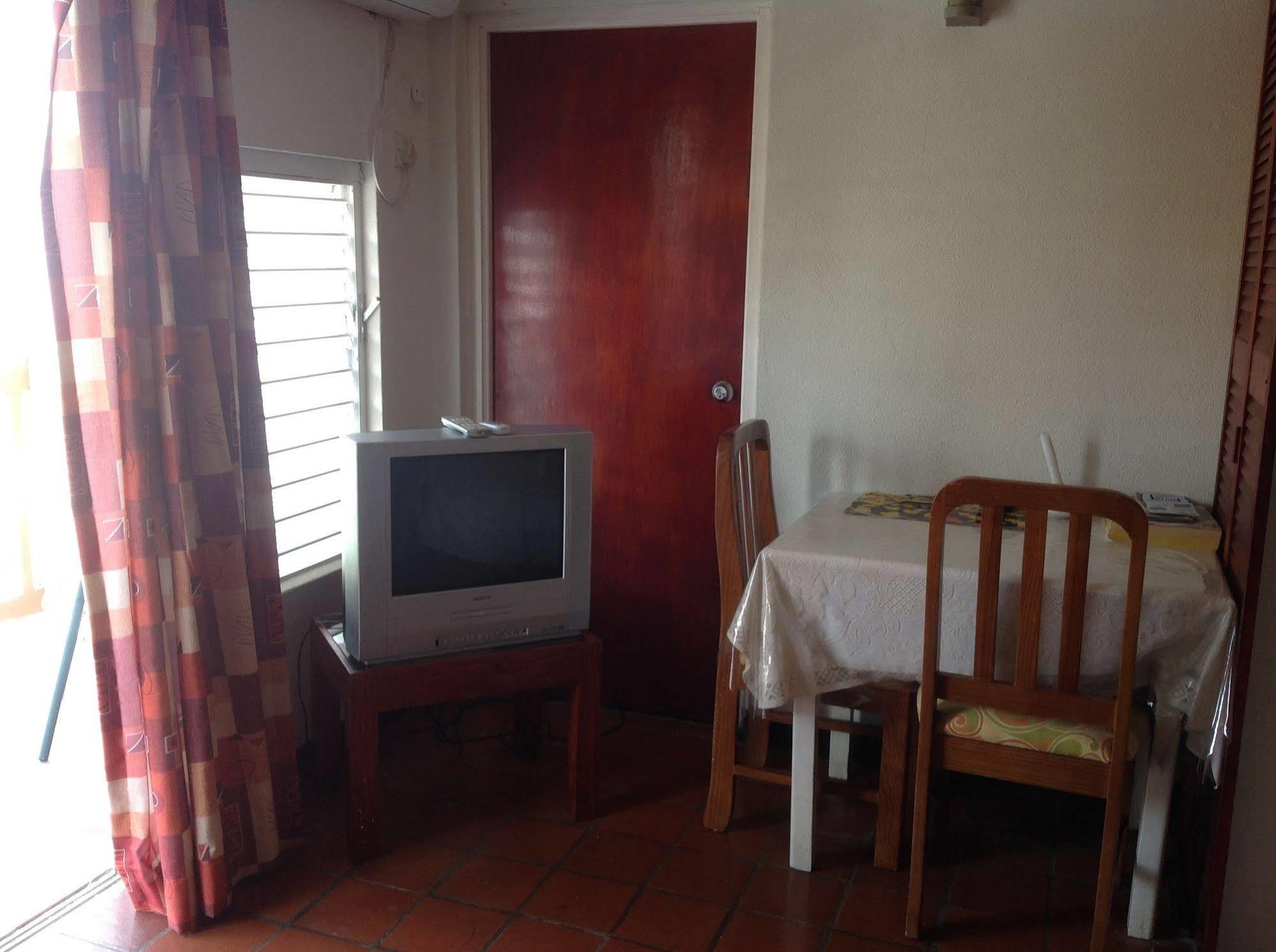 Carib Blue Apartments Oistins Bagian luar foto