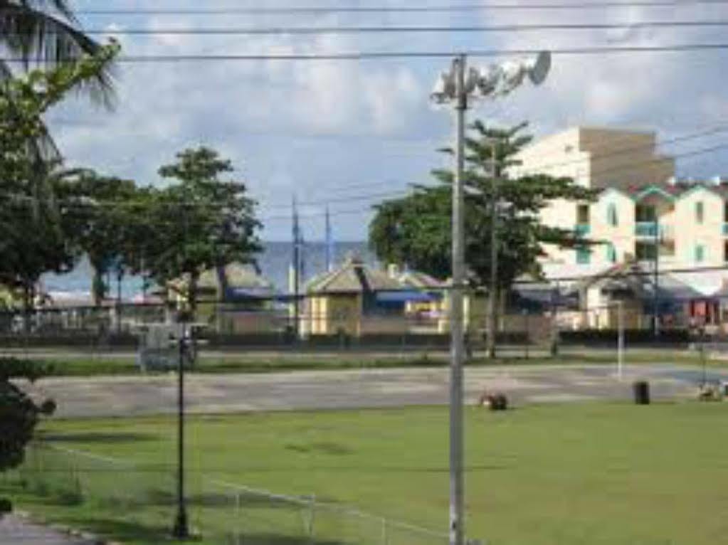 Carib Blue Apartments Oistins Bagian luar foto