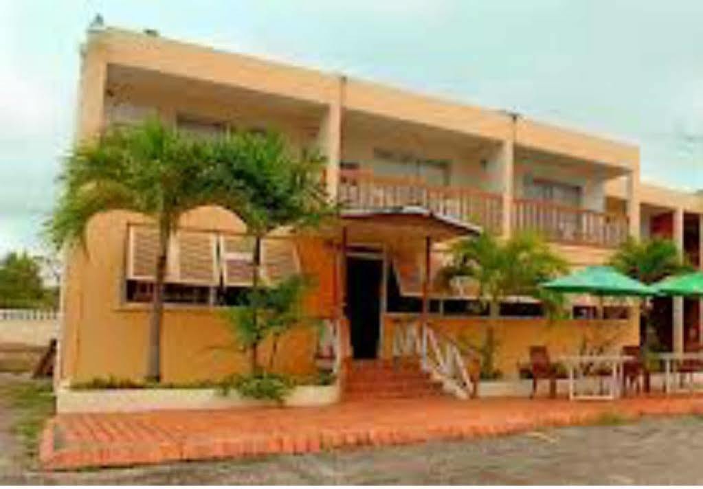 Carib Blue Apartments Oistins Bagian luar foto