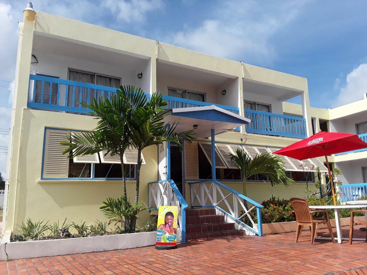 Carib Blue Apartments Oistins Bagian luar foto